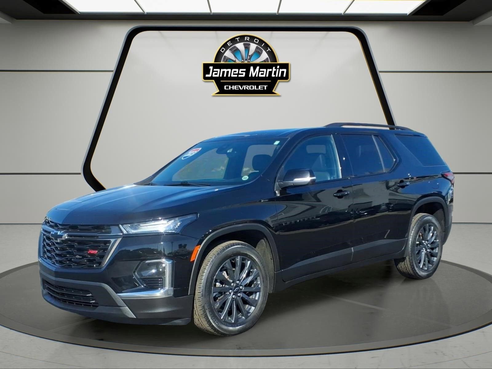 2023 Chevrolet Traverse RS in Mosaic Black Metallic — front three-quarter view